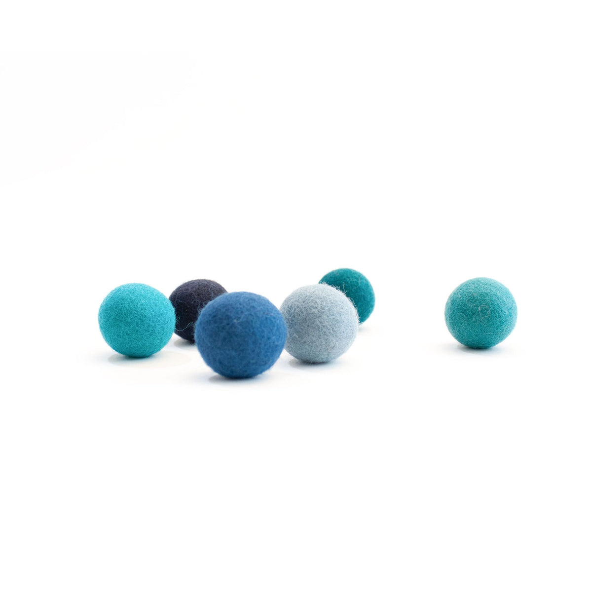 OCEAN VIBES Felt balls